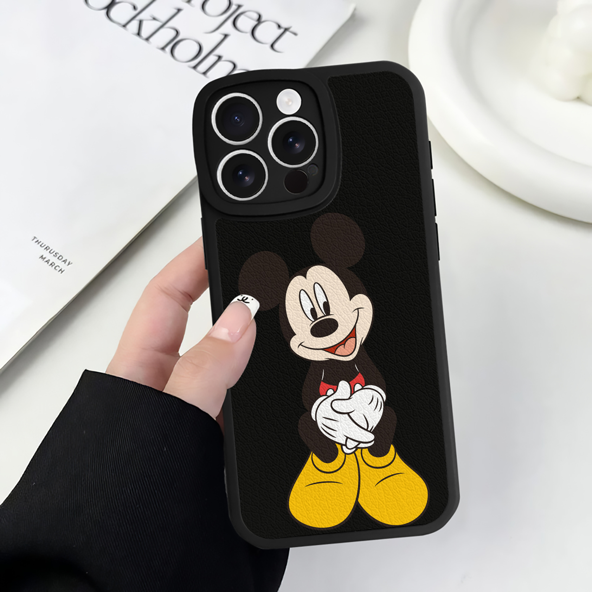（画像用） ミッキーマウス Mickey Mouse 【iPhone 16シリーズ対応】シリコンスマホケース（レザー調） 材質：シリコン